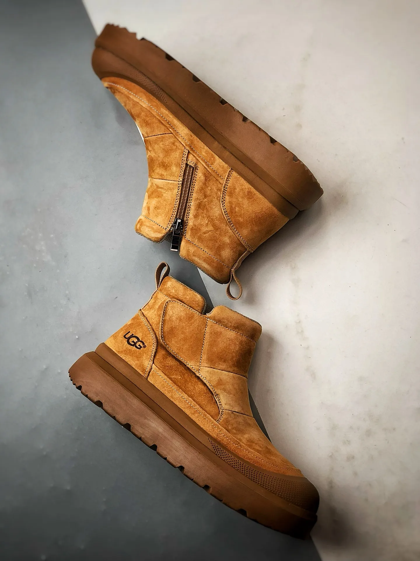 💰560 UGG Tasman Weather Hybrid Tasman hybrid series 2025ss autumn and winter new products Men's high-top thick-soled lightweight casual Martin boots #Purchasing only for quality The fabric is made of imported first-layer cowhide material External high-elastic Modern External non-slip rubber plastic foam ultra-light outsole Side zipper + Velcro design Very easy to put on and take off Made of TPU molded leather upper material #EVA light wing outsole, non-slip, wear-resistant and good elasticity Size: 39 40 41 42 43 44 (leather shoe size)